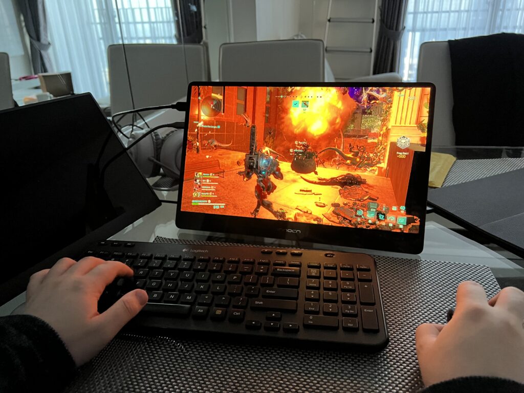 INNOCN 15.6 Inch Portable Monitor playing Exoprimal