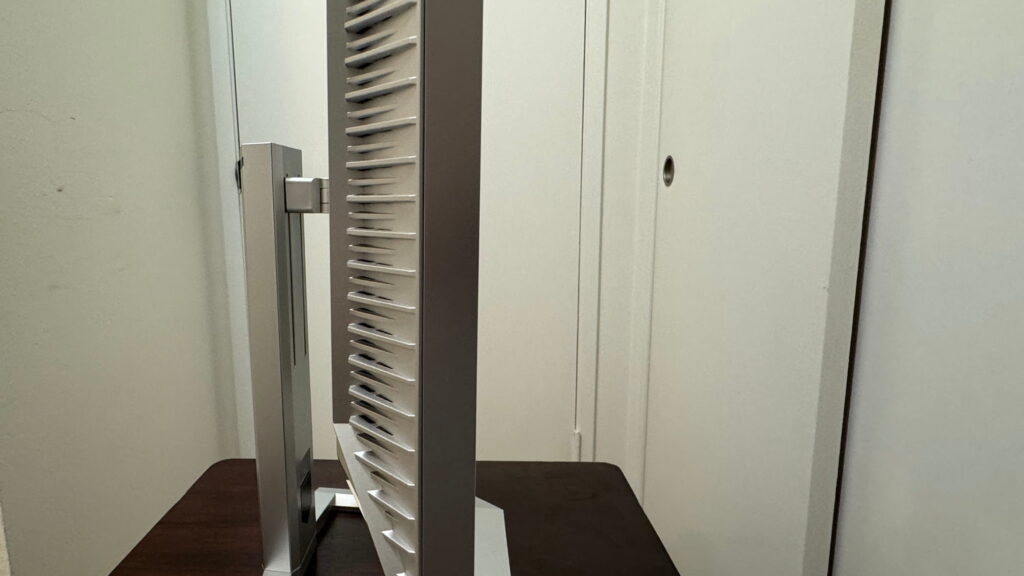 INNOCN27InchMonitorSide 1