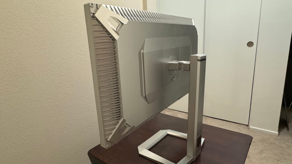 INNOCN27InchMonitorSideishView 1