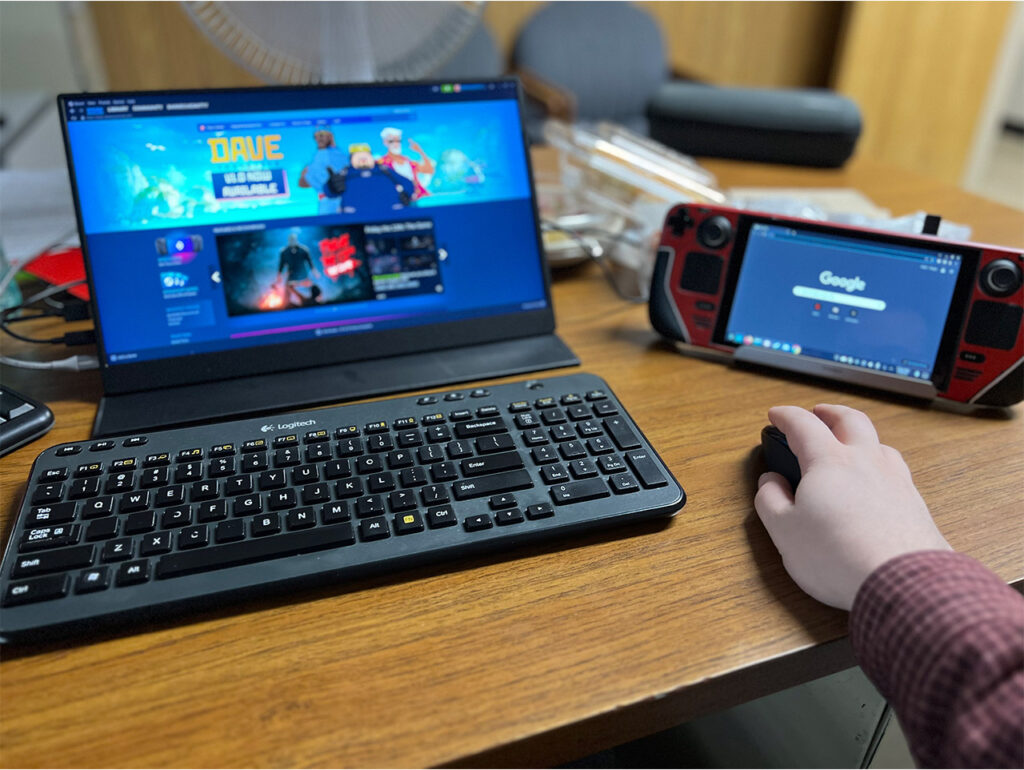 UColor Q3 Portable Monitor Review - A Fantastic Balance of Color and Price 9 UColorQ3AtWork